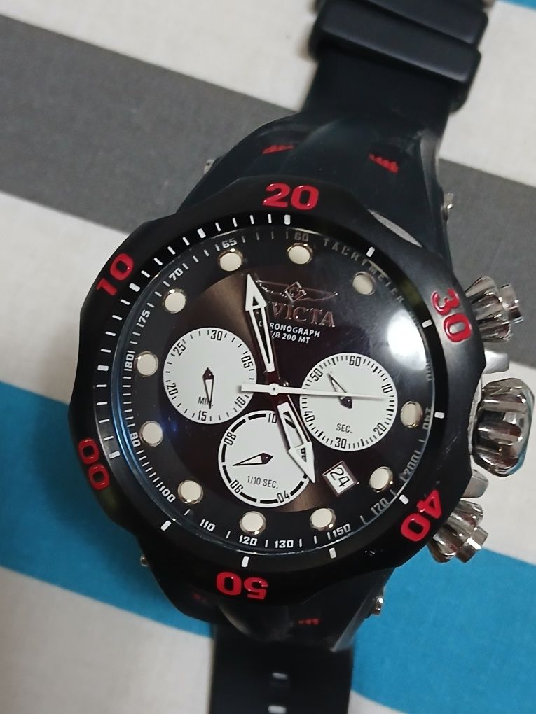 Invicta cronograf Venom