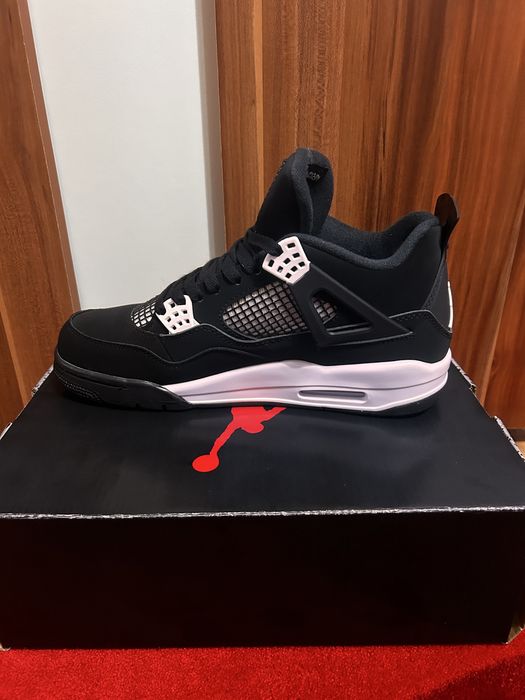 Jordan 4 white thunder