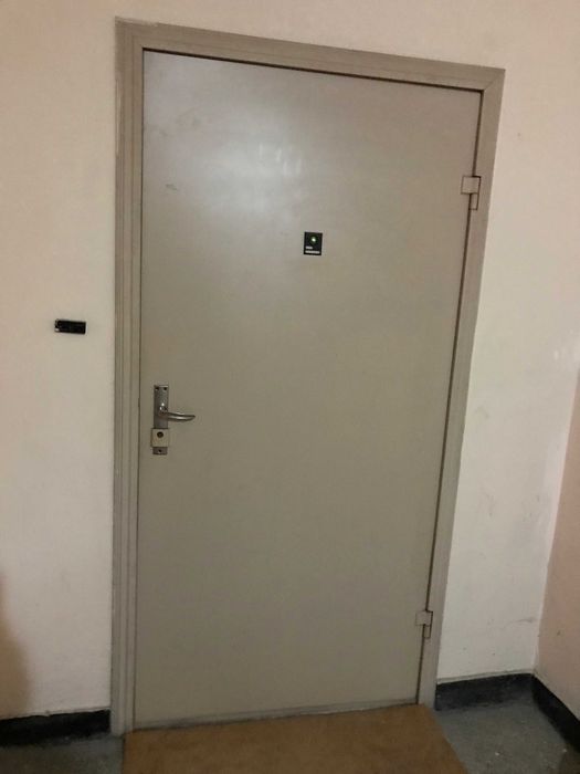 Метална входна врата