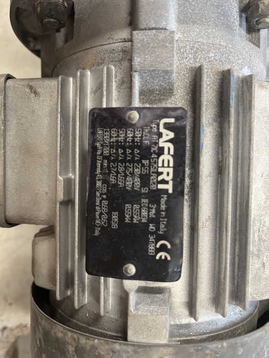 Motor electric cu reductor de 0,55 kw
