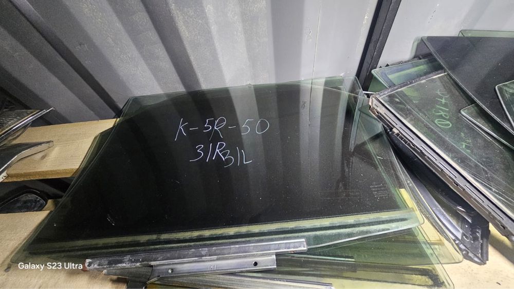 Стекло двери на Каролла 150