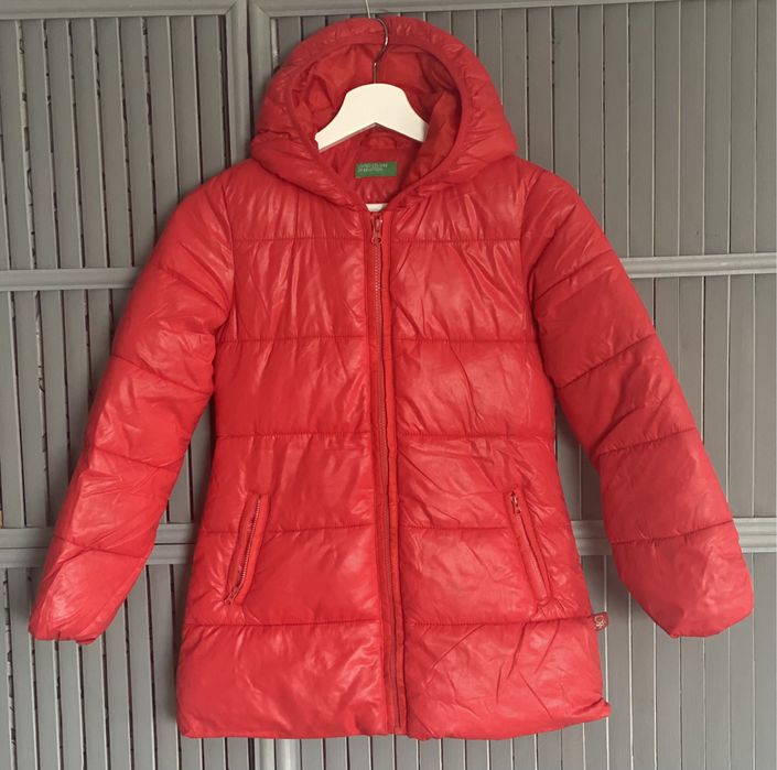 Поодам куртку Benetton 8-9 лет