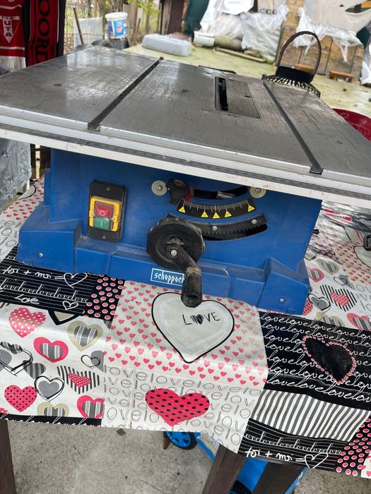 Fierestrau Circular cu masa