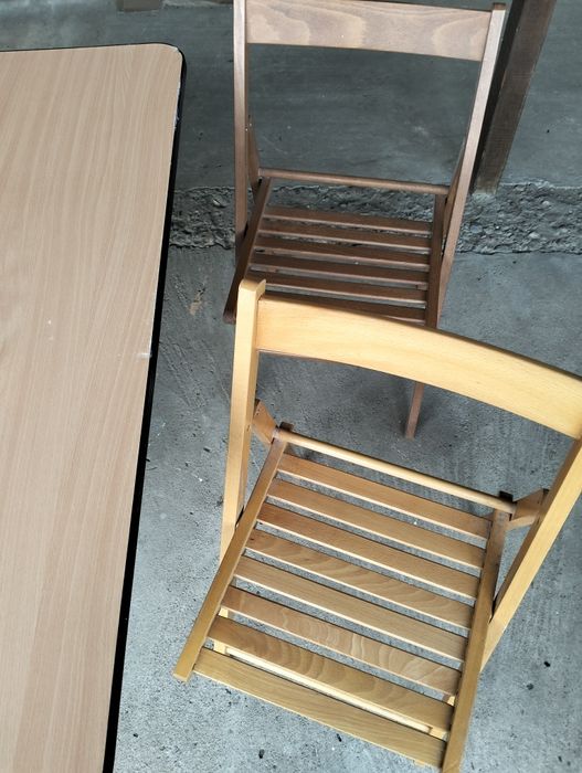 Vând masă pliabilă cu 4 scaune