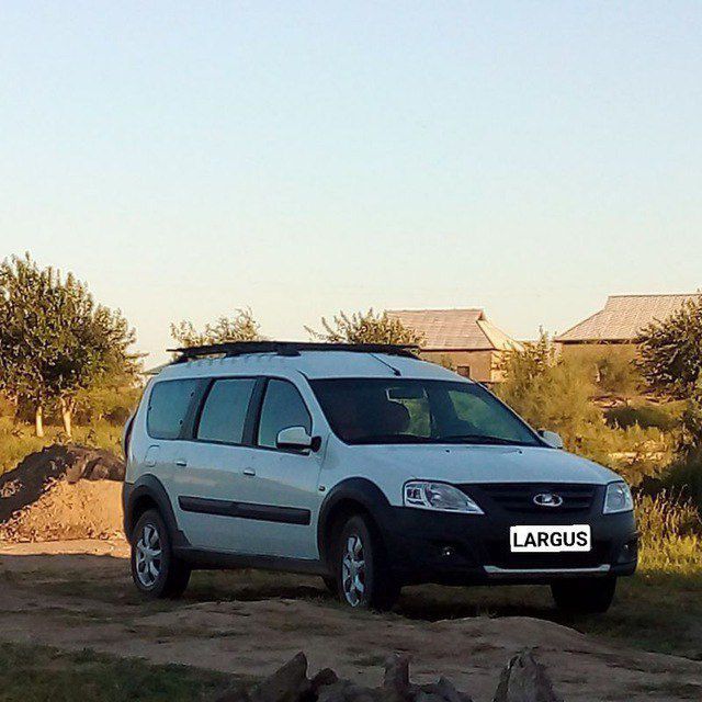 Lada largus cros