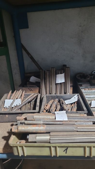 Vand burghie,freze,tarozi,alezoare ,conuri.