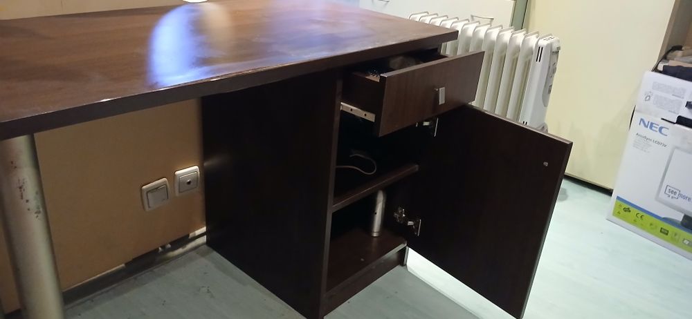 Използвано бюро по поръчка