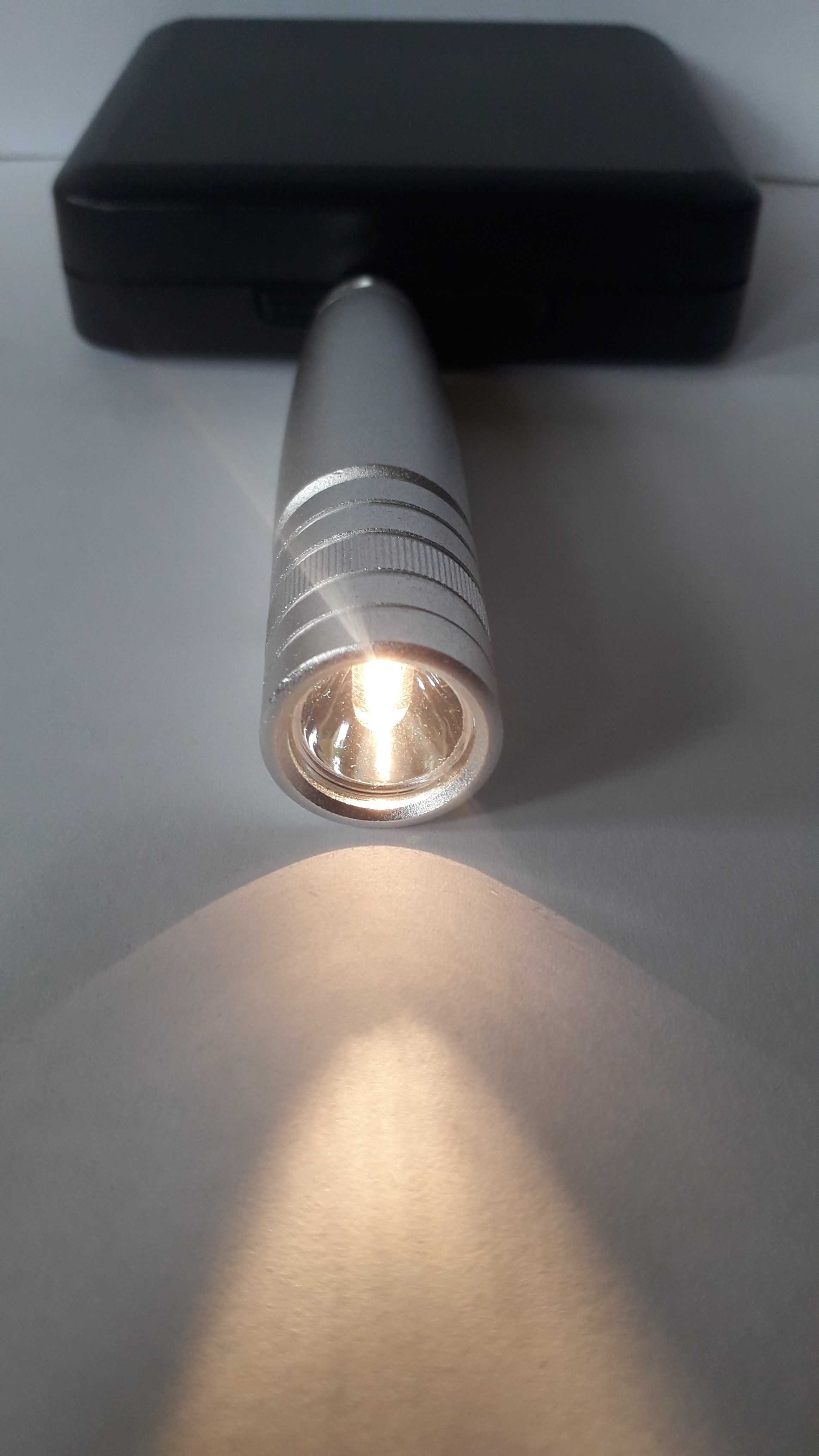 фенерче метално с връзка подходящо за къмпинг
