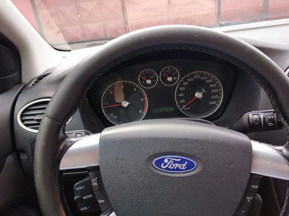 Ford Focus Prezintă urme normale de uzura după o folosire de 20 ani