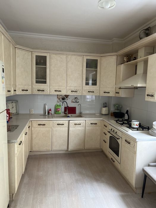 Продам кухонный мебел, все в комплекте