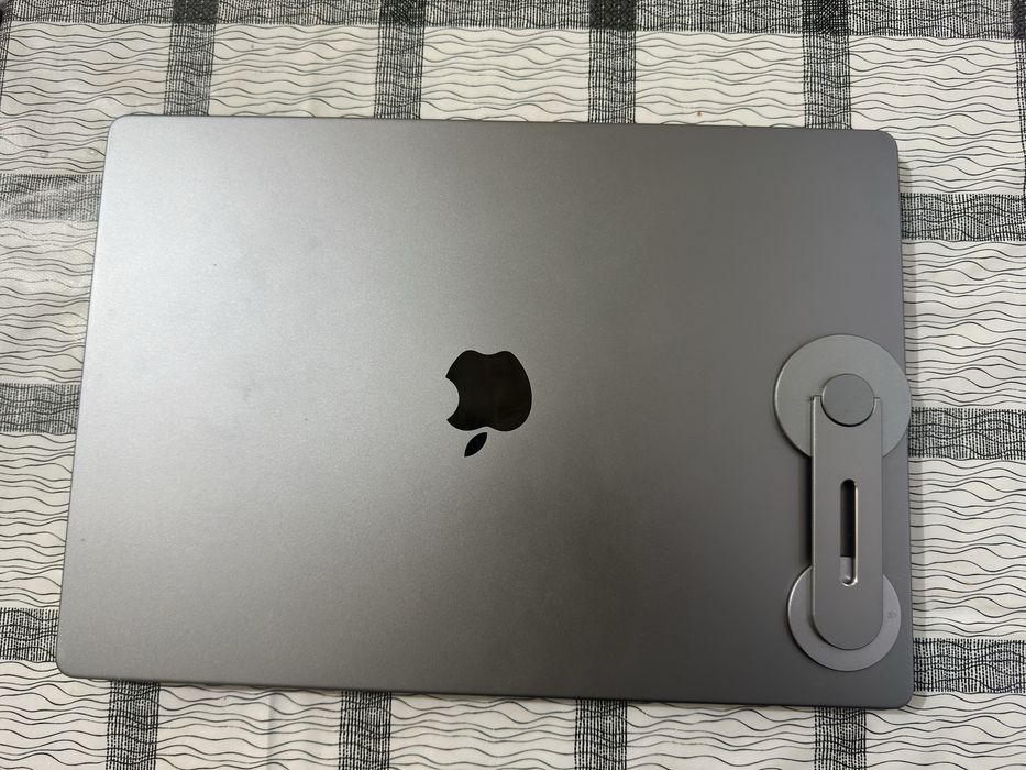 Macbook Pro 16” 2022 M1 Max 10 core / 1Tb SSD / 32Gb RAM / 32 core GPU