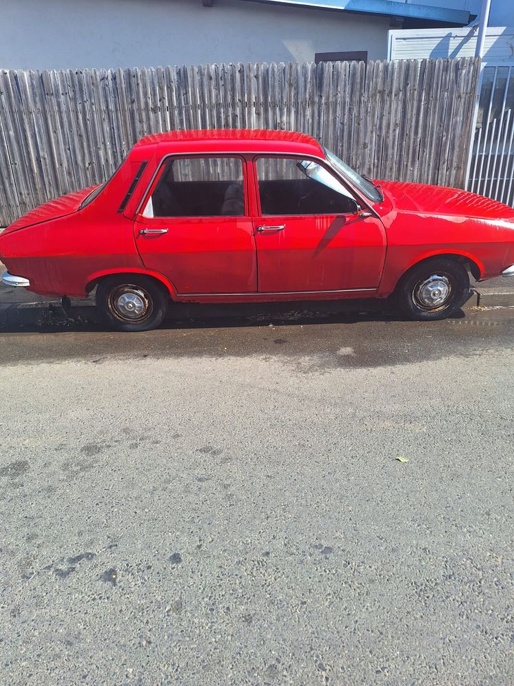 Dacia 1300 an de fabricatie 1978 culoarea rosie