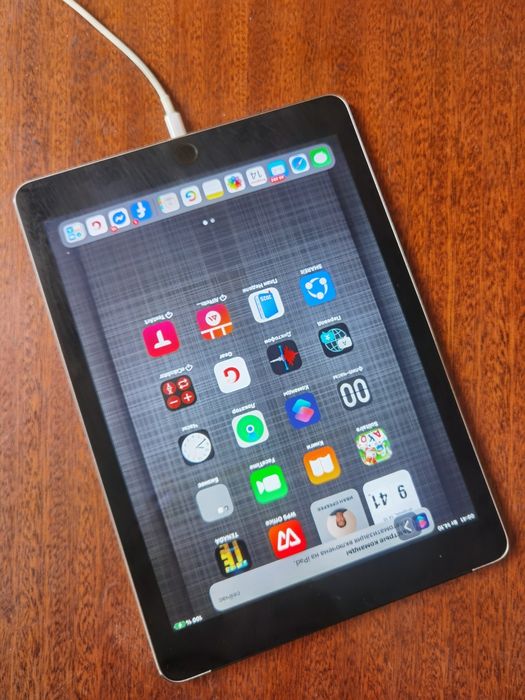 Ipad Air 2 (1567) със SIM карта-употребяван но много запазен.
