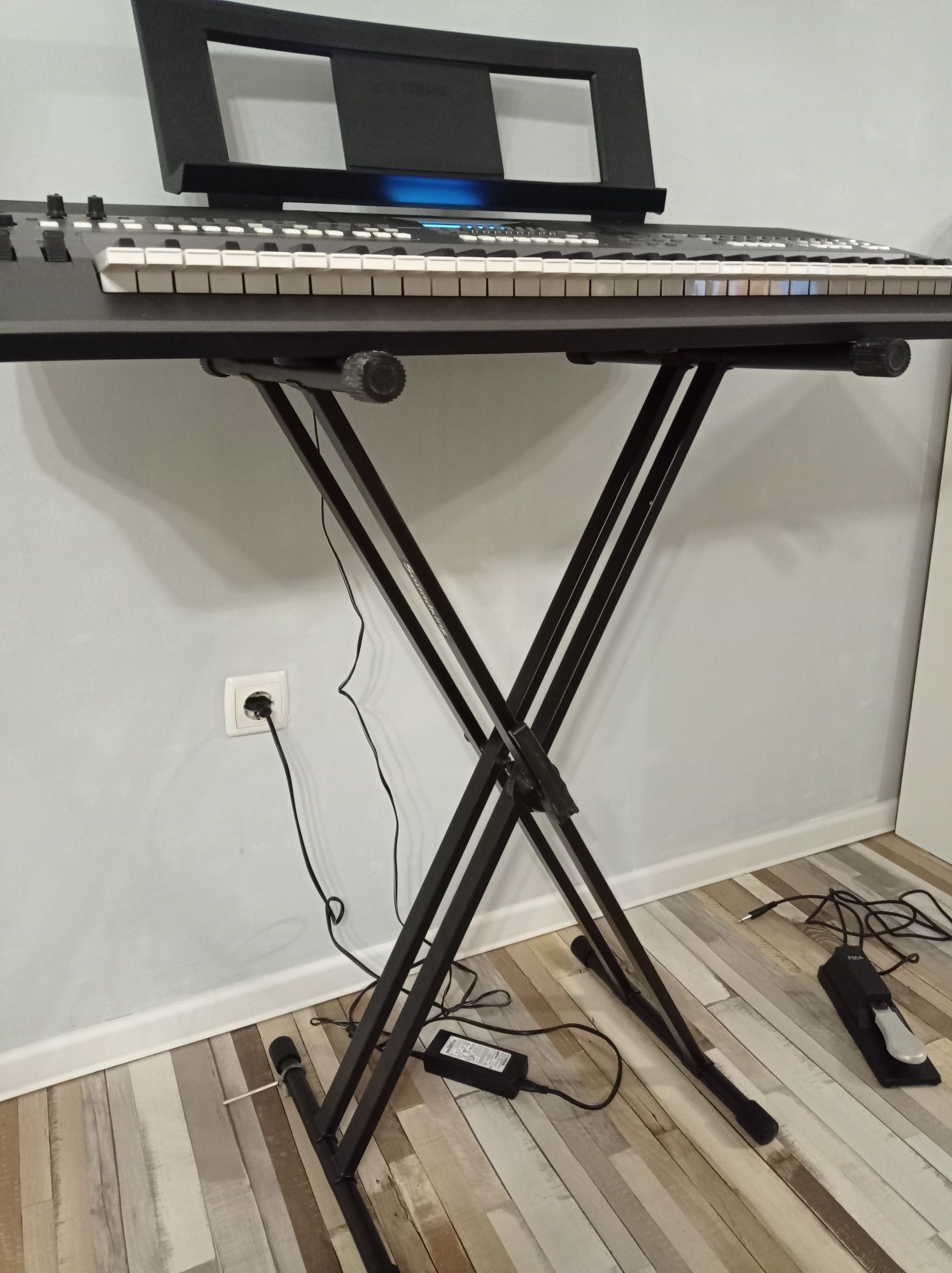 Синтезатор YAMAHA RSR-S670