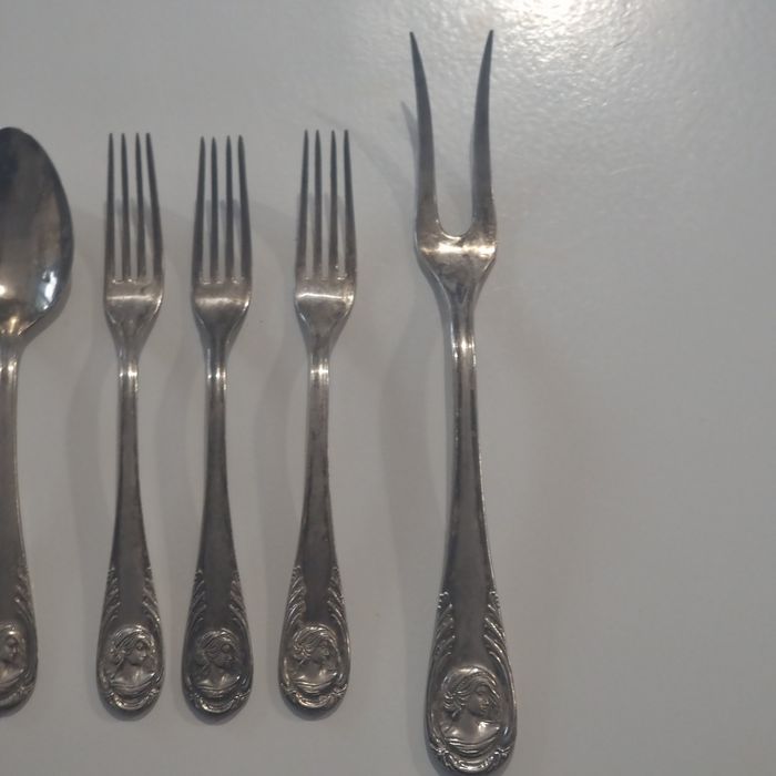 Set tacâmuri vintage din argint – model Art Nouveau