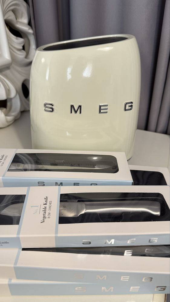 Набор ножей SMEG новый
