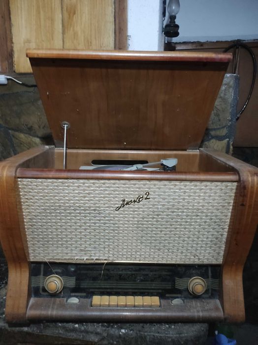 Старо радио с грамофон