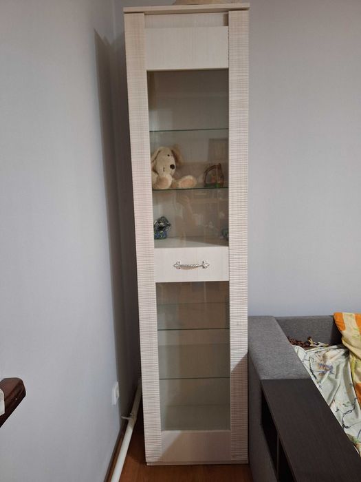 Продам шкаф-сервант