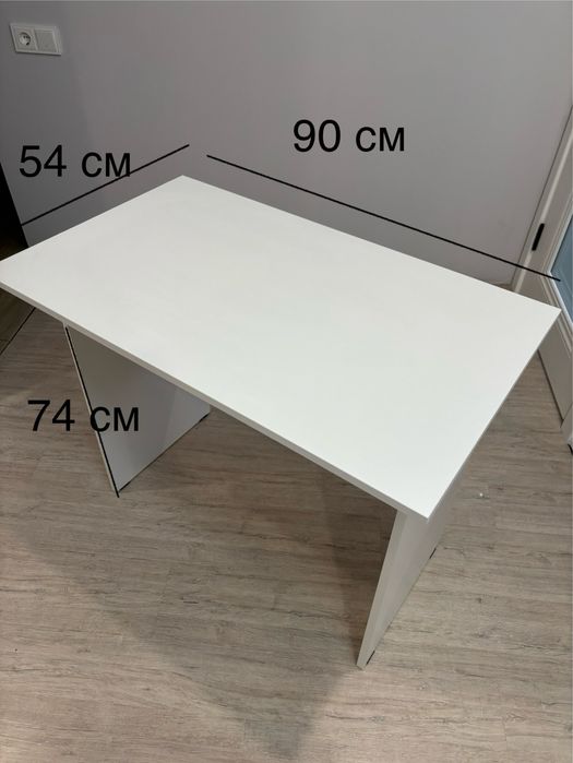 Продается белый письменный стол