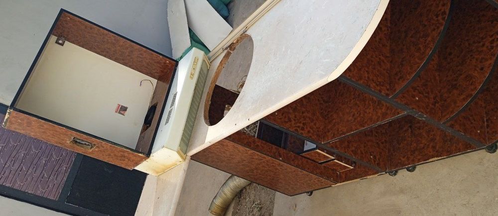 Продам свои кухонные мебели очень хорошее состояние прочный материал