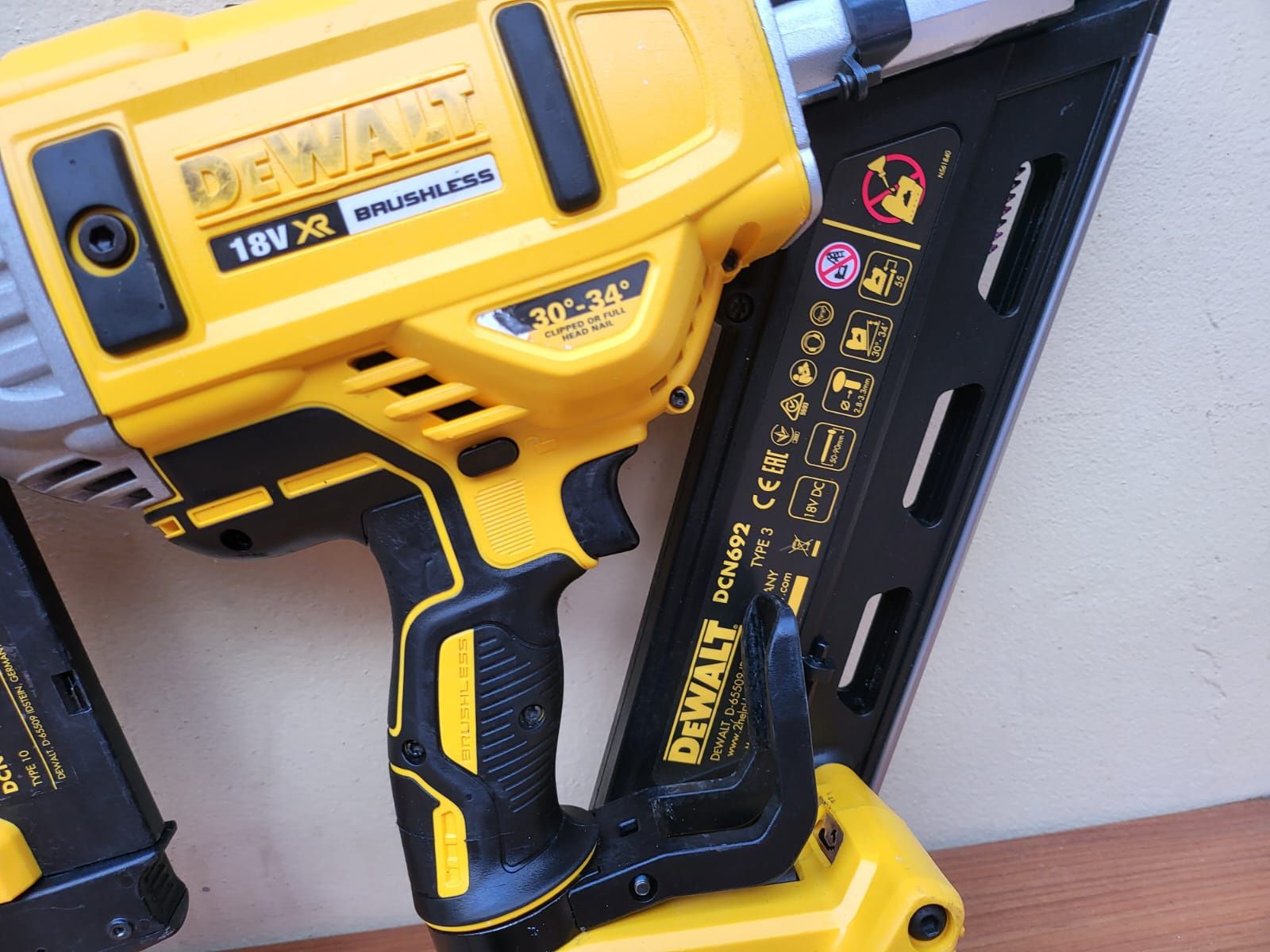 Pistoale pușcat cuie pe acumulator Hikoki - Dewalt