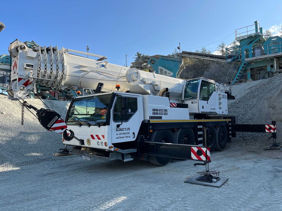 Услуги с автокранове Бургас 35т 50т 90т