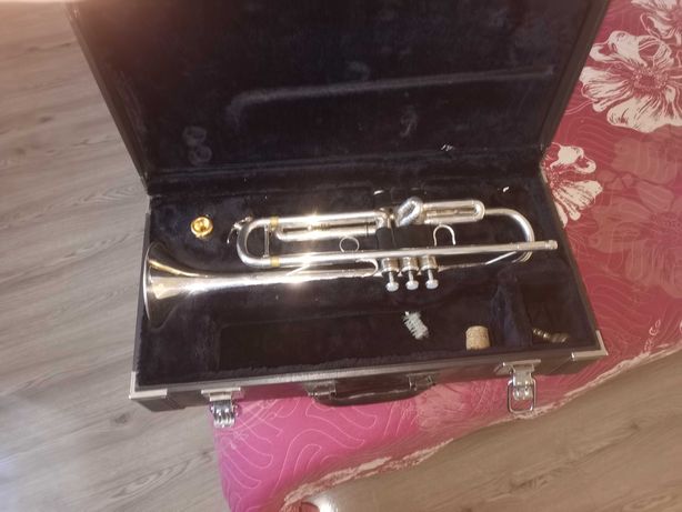 Vând trompetă Yamaha 4335 g