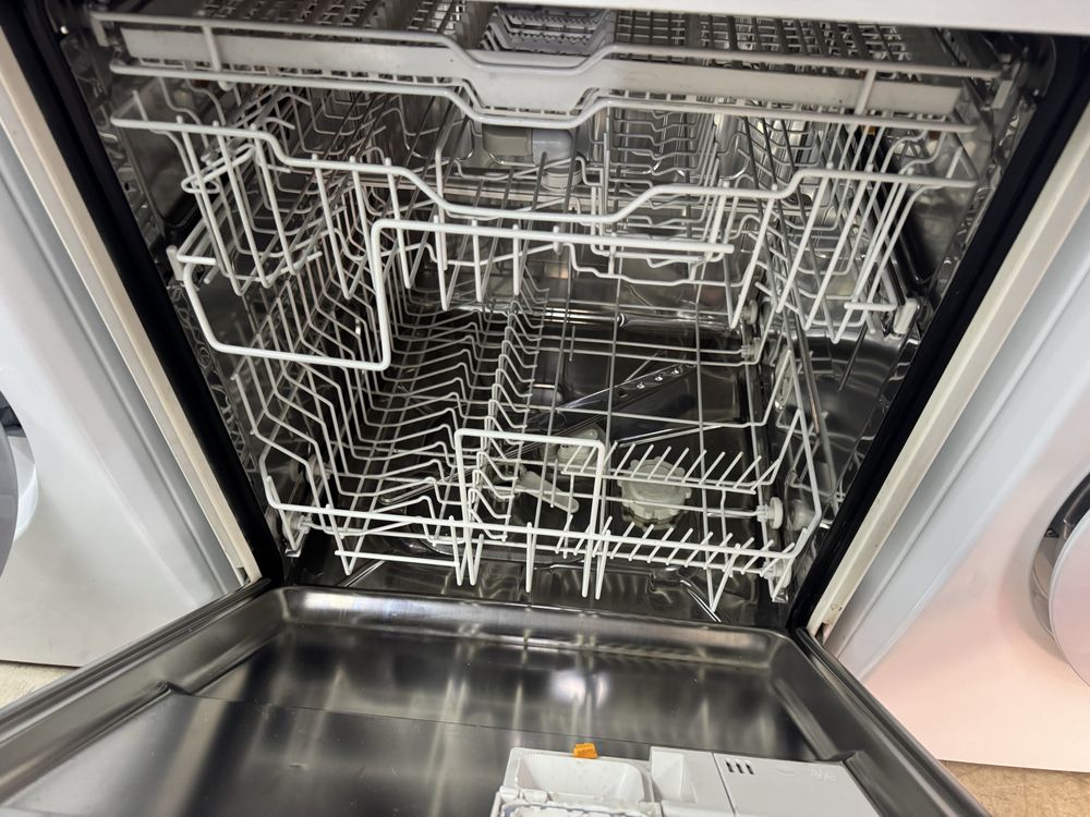 Miele Съдомиялна 60см  A++14 комплекта GERMANY Гаранция