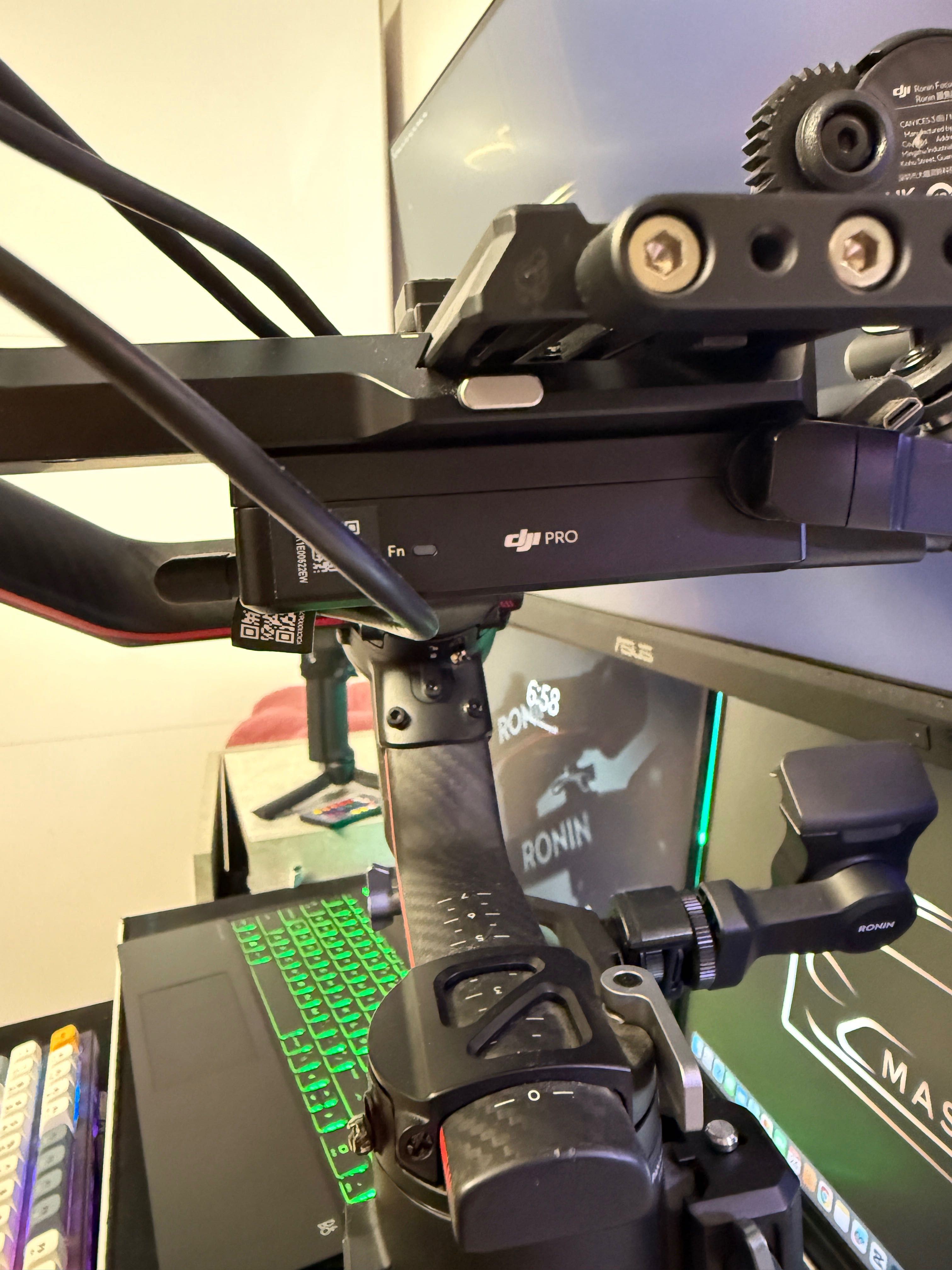 Gimbal, Stabilizator Dji RS2 pro combo cu 3d focus , Raveneye.