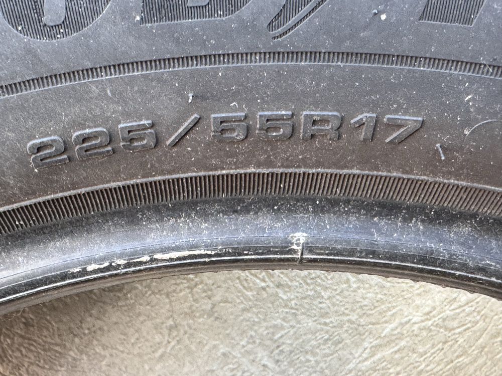 225/55/R17 Goodiyear EfficientGrip 4бр летни dot 3219 7mm
