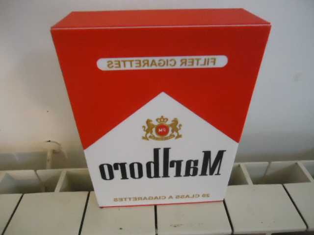 Marlboro рекламна кутия.