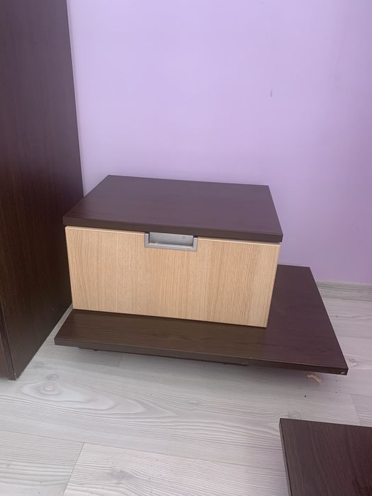 Продавам 2 бр. нощни шкафчета без забележки