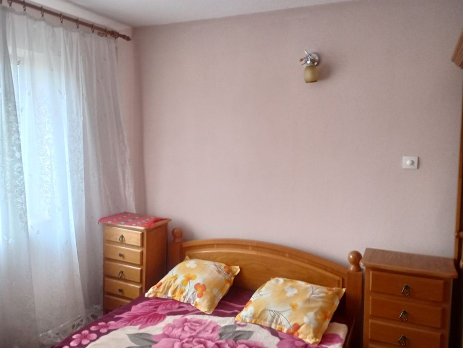 Vând apartament trei camere