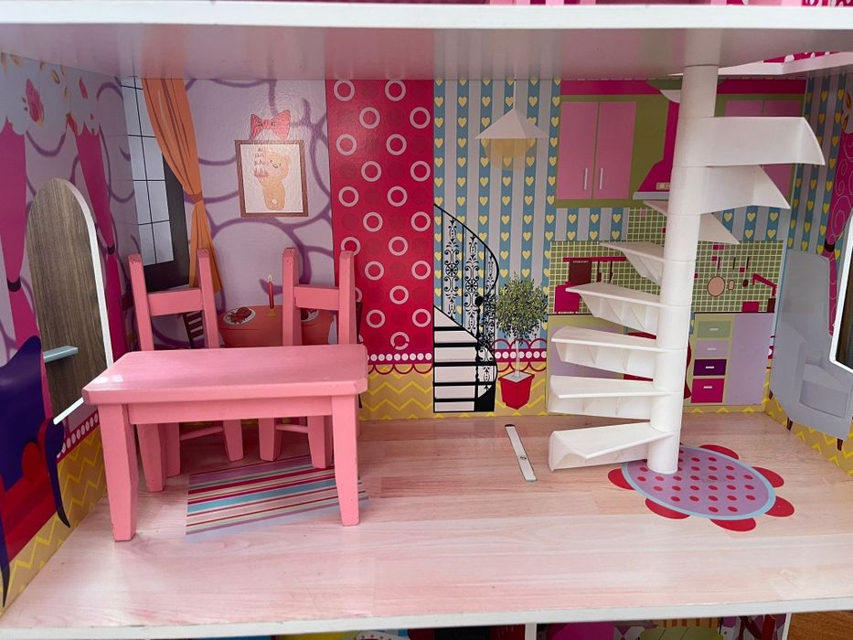 Casuta papusi din lemn