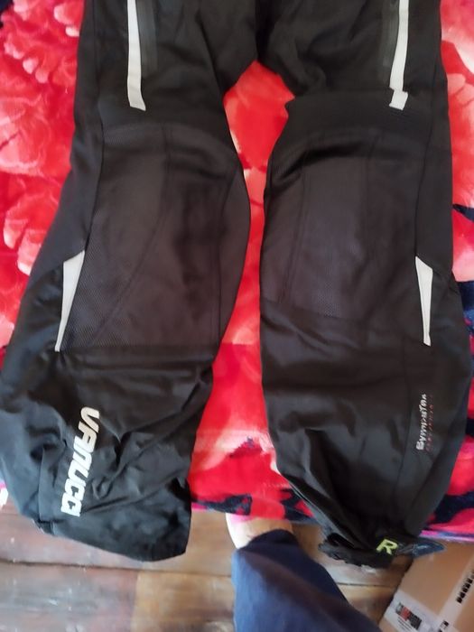 Pantaloni , pentru motociclism,excursi montane aproape noi