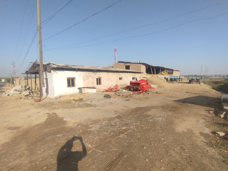 Нежилой помешения. Ферма сотилади 22сотих Буз-сувда