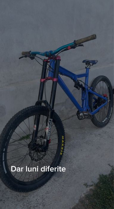 Vând downhil custom