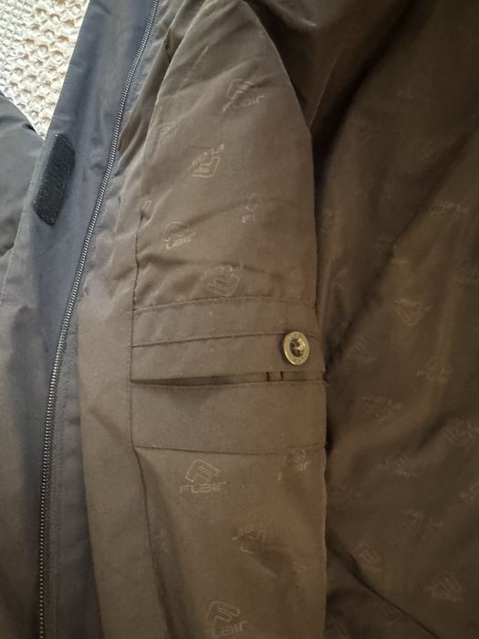 Яке на марка FLAIR