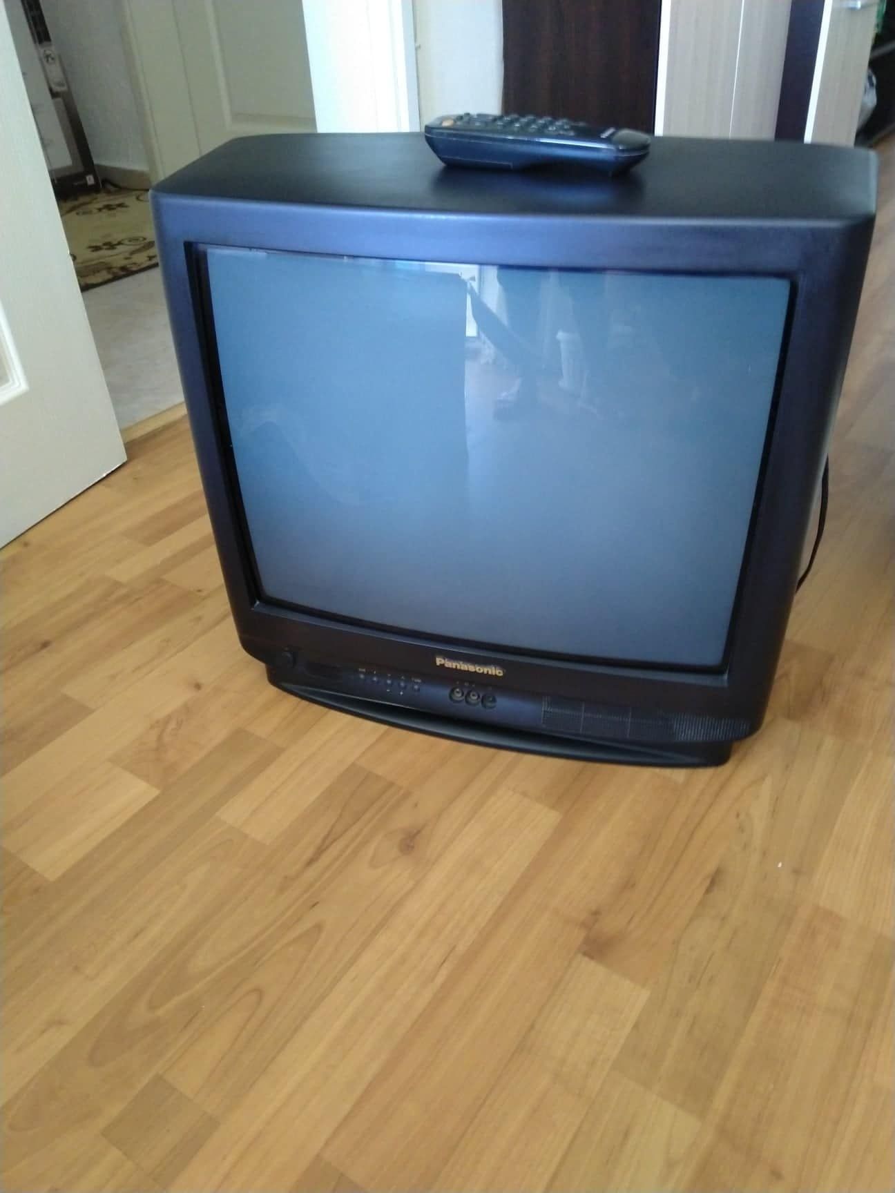 Продавам идеален телевизор Панасоник