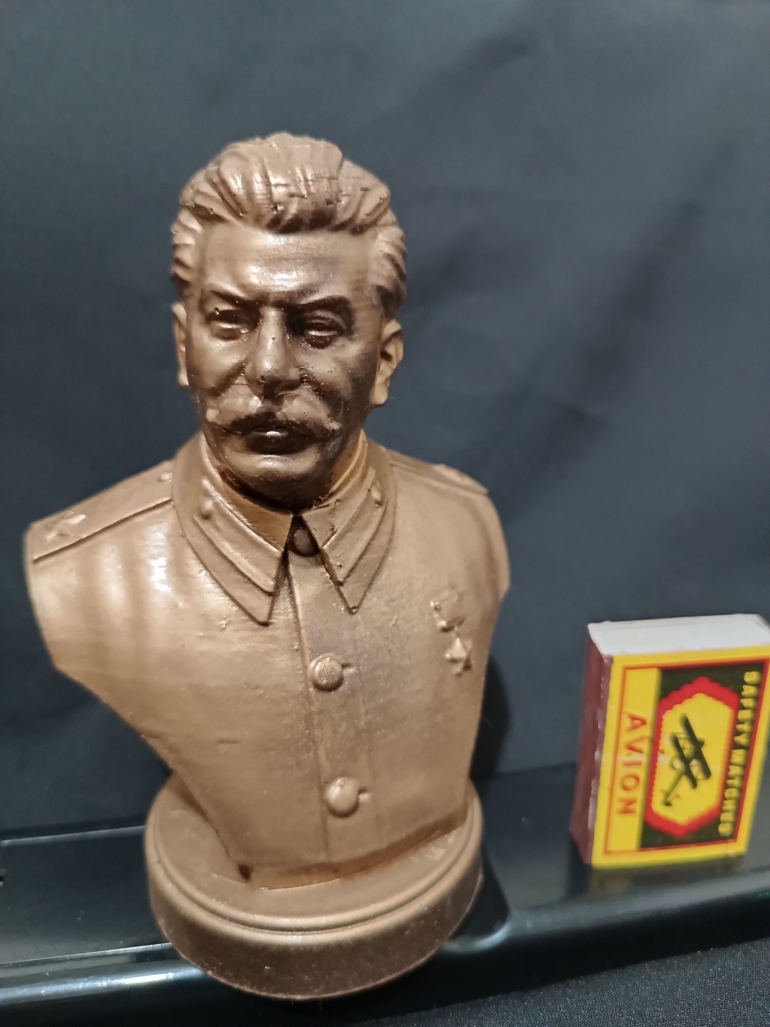 Продаю бюст Сталина пластик