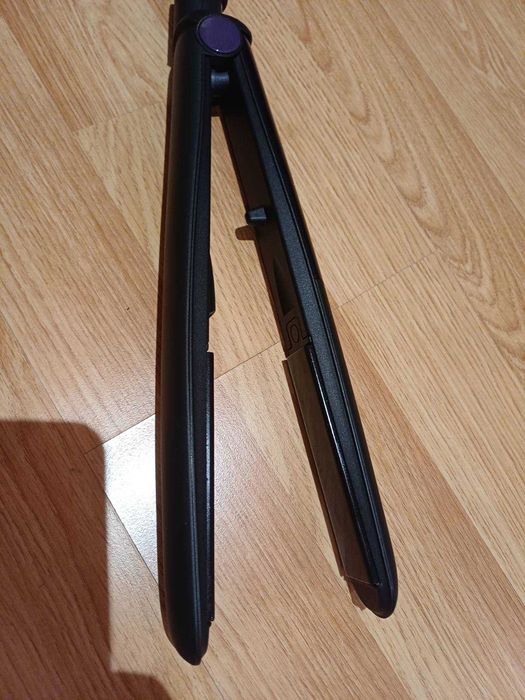 Преса за изправяне  на  коса TONI&GUY