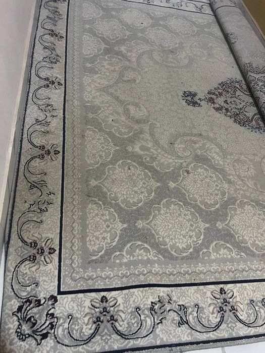 Gilam sotiladi. Holati yaxshi.