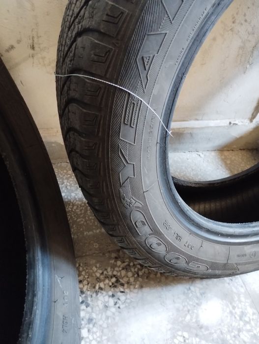 Гуми всезонни за автомобили