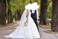 Сватбена дантелена рокля
