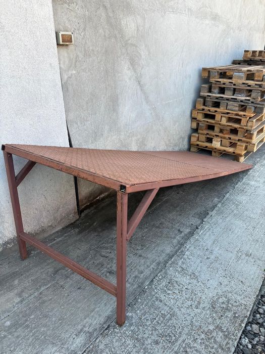 Rampa metalică puțin folosita