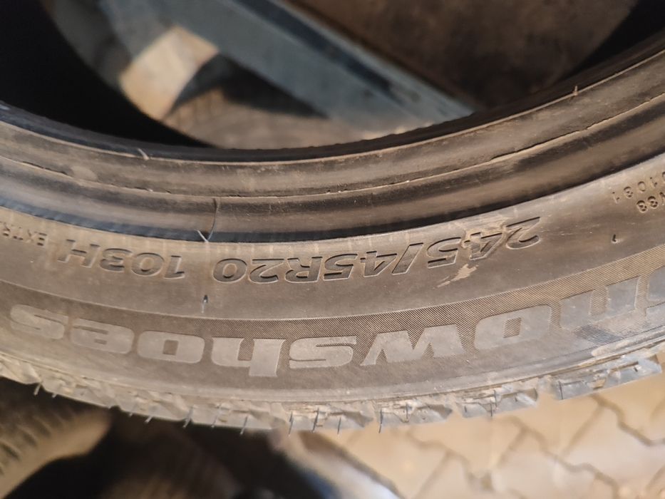 Продам комплект зимней резины 245/45/R20