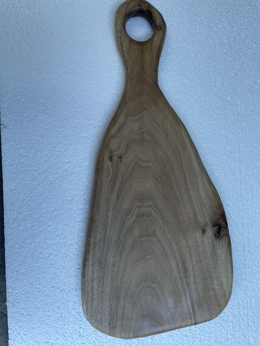 Mese lemn nuc si rasina epoxidica