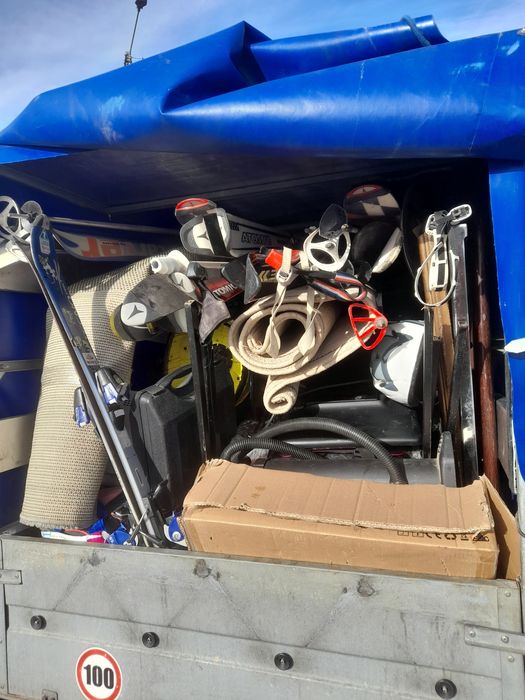 O remorca plina cu marfa pt piețe și târguri