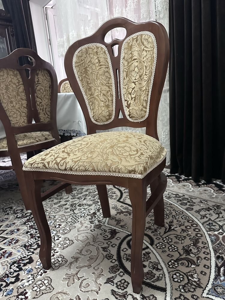 Продам 12 полумягких стульев