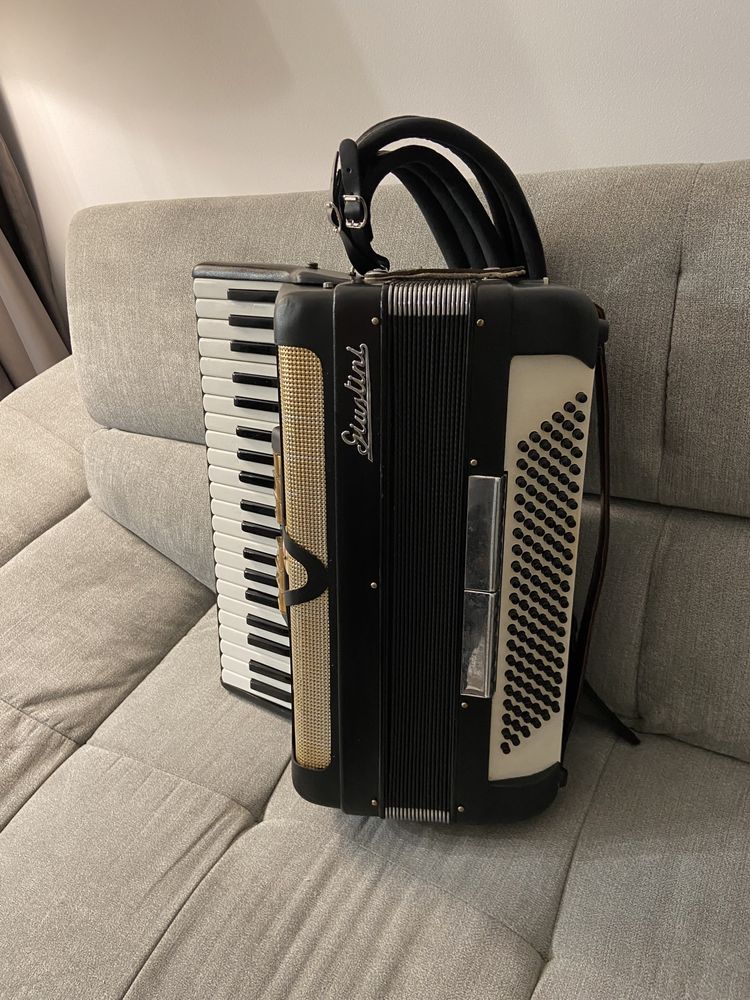 Acordeon italian Giustini cu 120 de basi